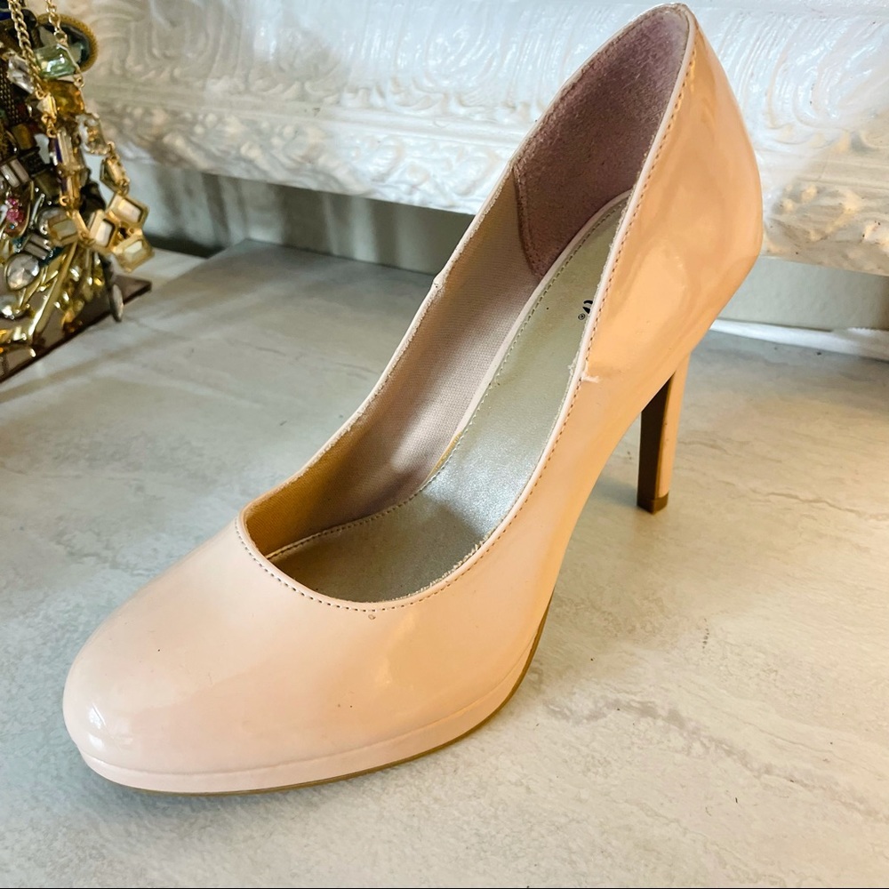 Fioni light pink round toe pumps